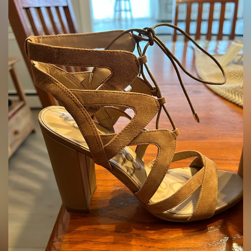 Heels - Picture 2 of 4